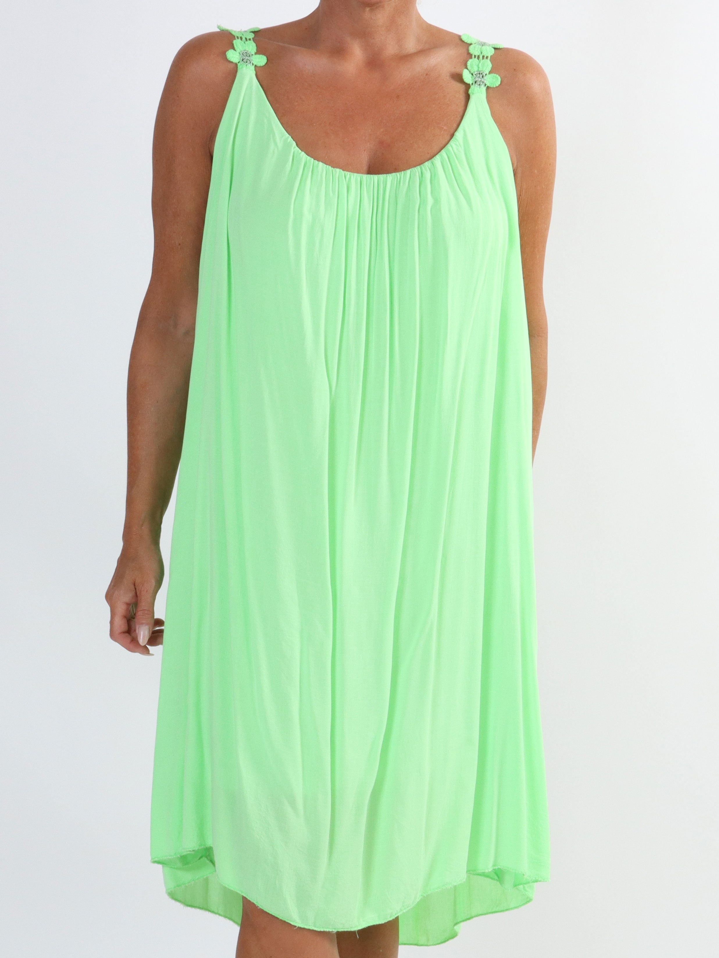 Ane - Sød plus size sommerkjole med broderet stroppe